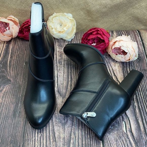 Adrienne Vittadini Black Trella Booties 8M - Picture 3 of 8